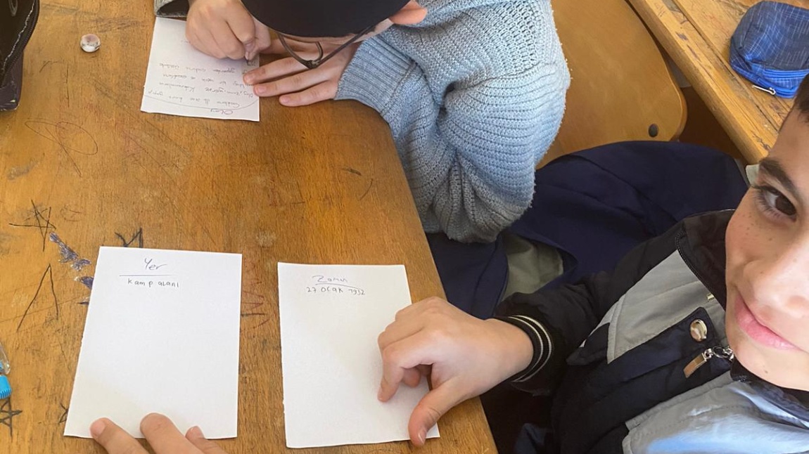 Dilimizin Zenginlikleri Projesi Kapsamında Ortaokul Sınıflarımızda Öykü Kartları hazırlama; hazırlanan kartlarla anlatım Etkinliği Yapılmıştır
